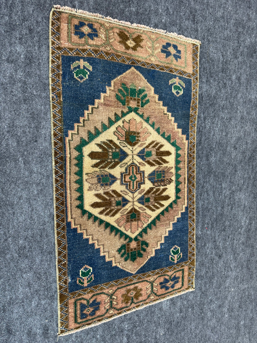 Turkish Yastik Rug 1'7" x 2'9" #24196