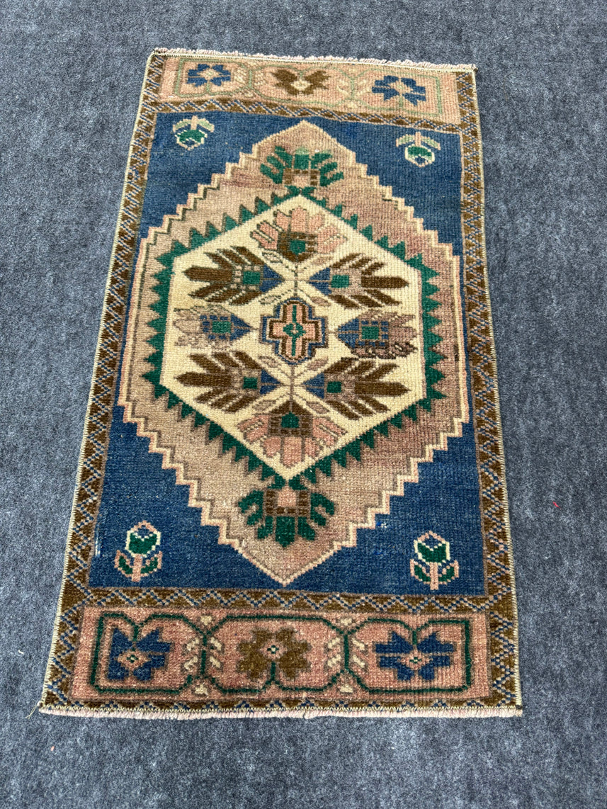 Turkish Yastik Rug 1'7" x 2'9" #24196
