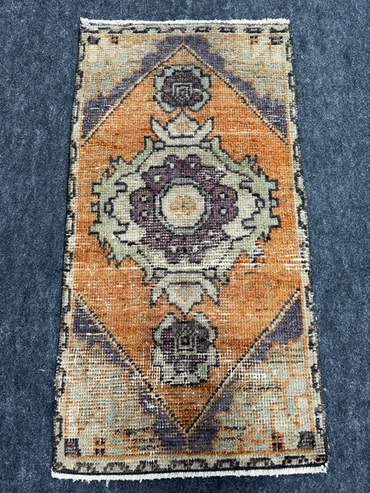 Turkish Yastik Rug 1'5" x 2'9" #24168