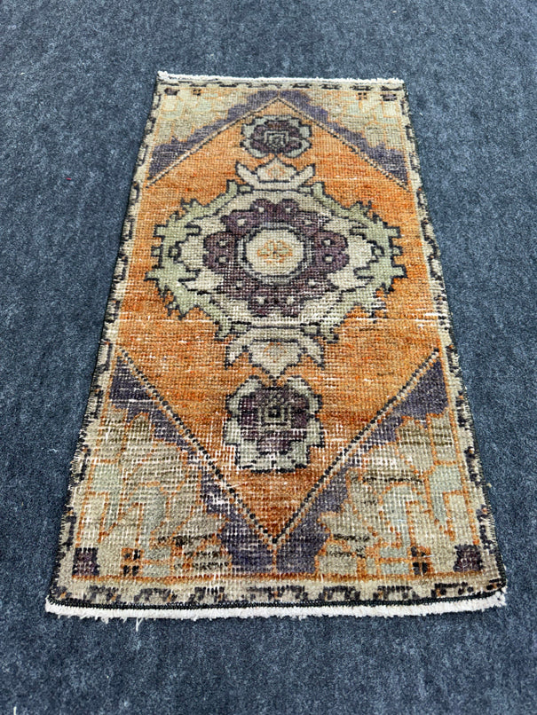 Turkish Yastik Rug 1'5" x 2'9" #24168