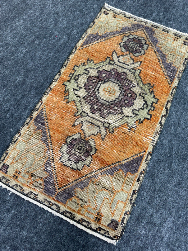 Turkish Yastik Rug 1'5" x 2'9" #24168