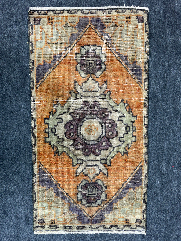 Turkish Yastik Rug 1'5" x 2'9" #24168