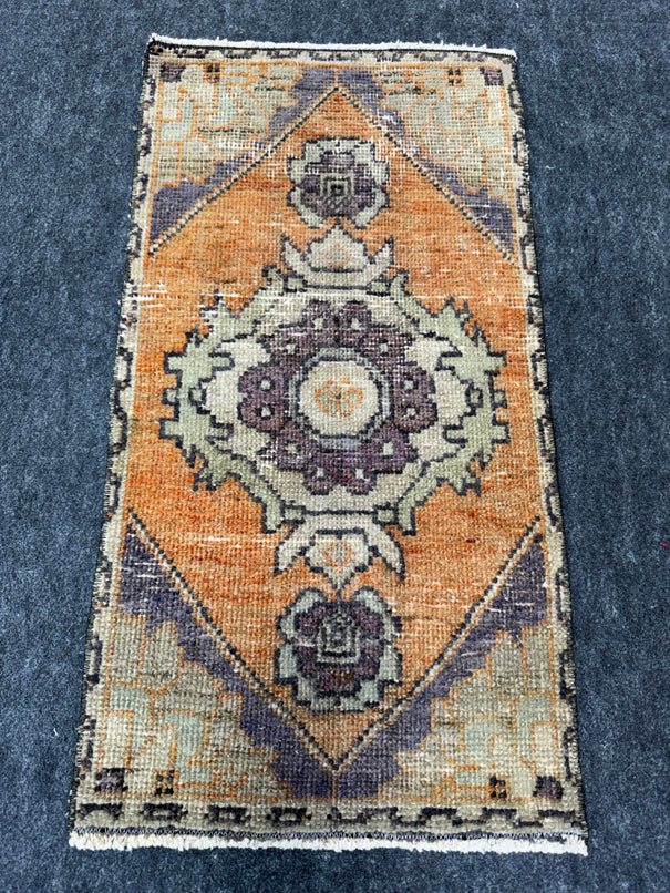 Turkish Yastik Rug 1'5" x 2'9" #24168