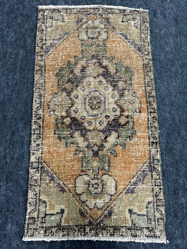 Turkish Yastik Rug 1'5" x 2'9" #24174