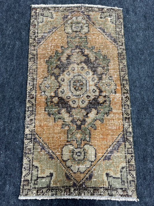 Turkish Yastik Rug 1'5" x 2'9" #24174