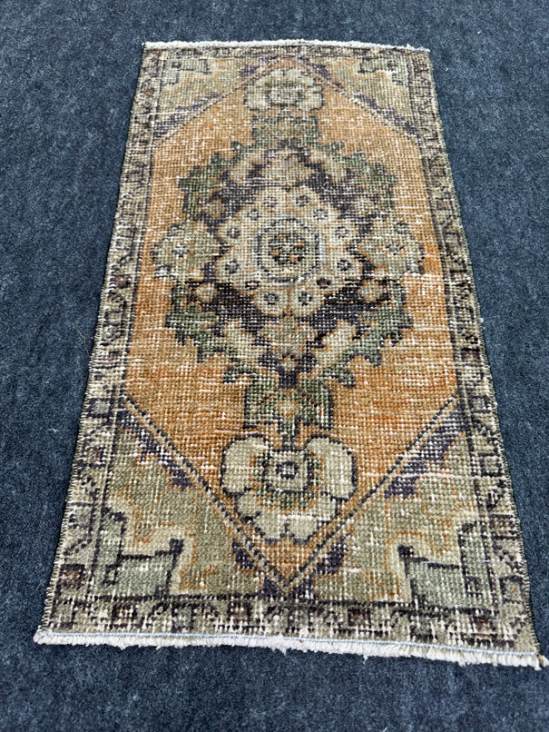 Turkish Yastik Rug 1'5" x 2'9" #24174