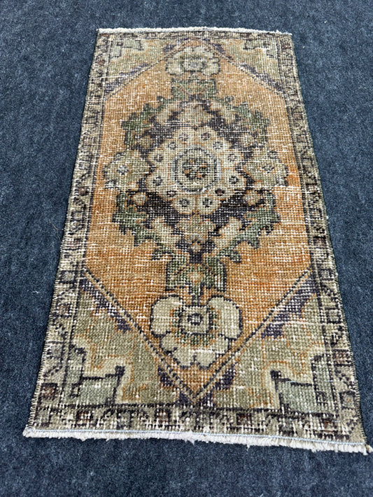 Turkish Yastik Rug 1'5" x 2'9" #24174