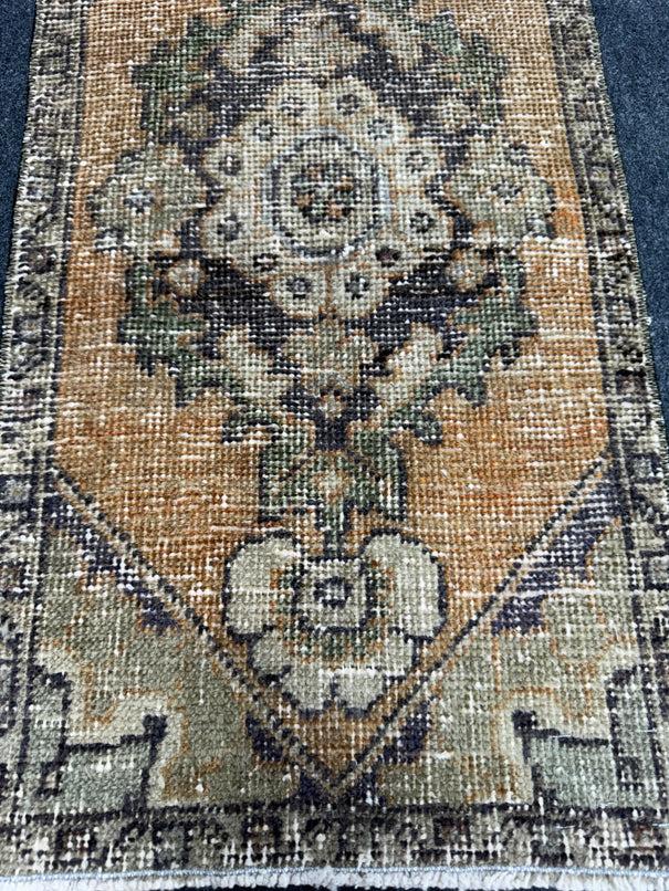 Turkish Yastik Rug 1'5" x 2'9" #24174