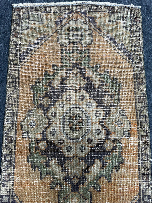 Turkish Yastik Rug 1'5" x 2'9" #24174