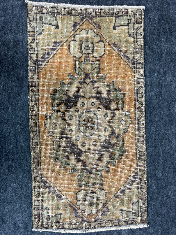 Turkish Yastik Rug 1'5" x 2'9" #24174