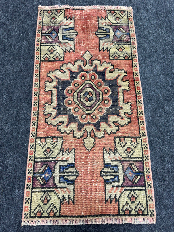 Turkish Yastik Rug 1'5" x 2'11" #24165