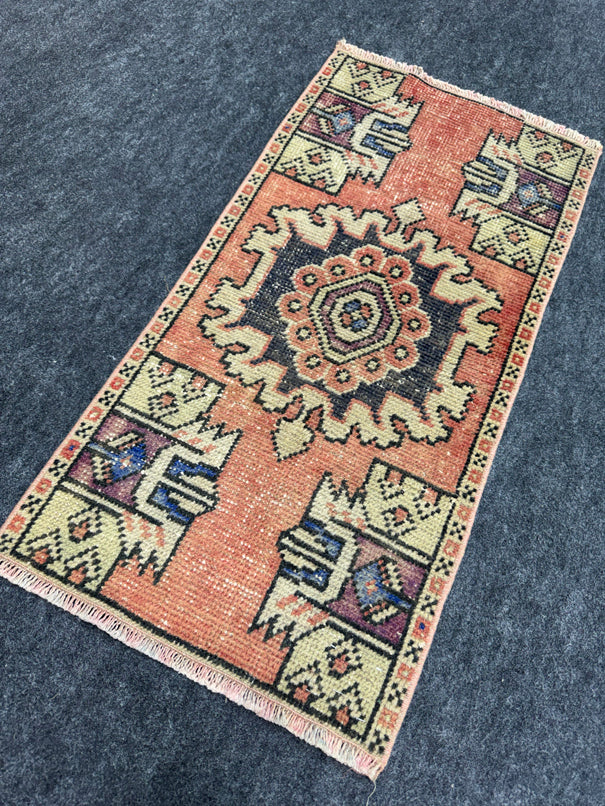 Turkish Yastik Rug 1'5" x 2'11" #24165