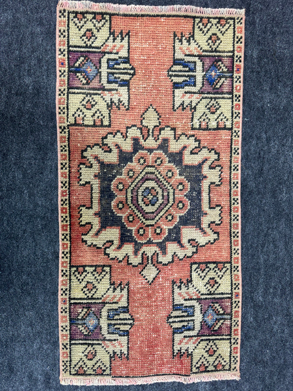 Turkish Yastik Rug 1'5" x 2'11" #24165
