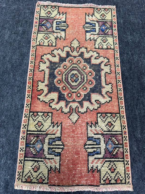 Turkish Yastik Rug 1'5" x 2'11" #24165