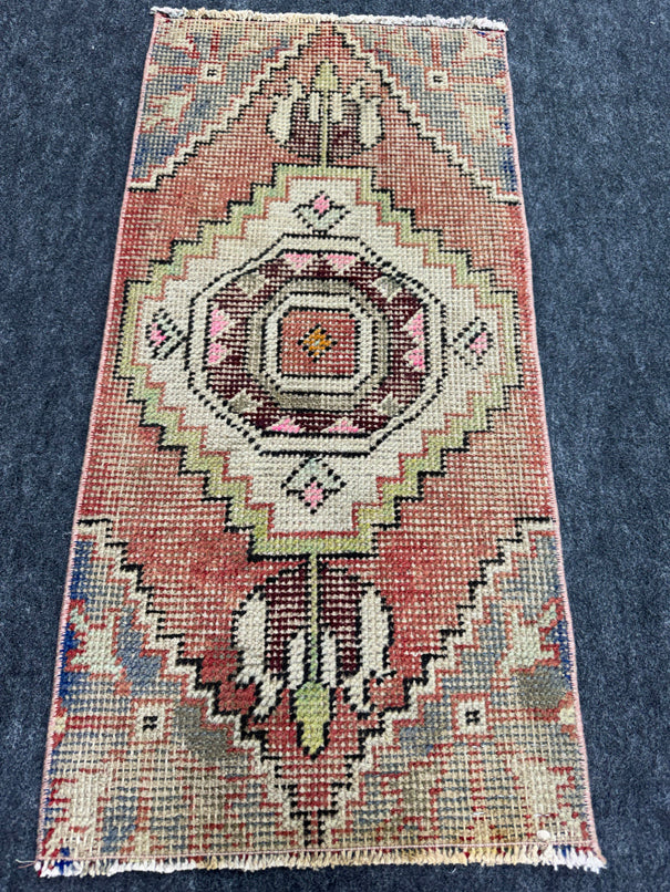 Turkish Yastik Rug  1'5" x  2'10" #24163
