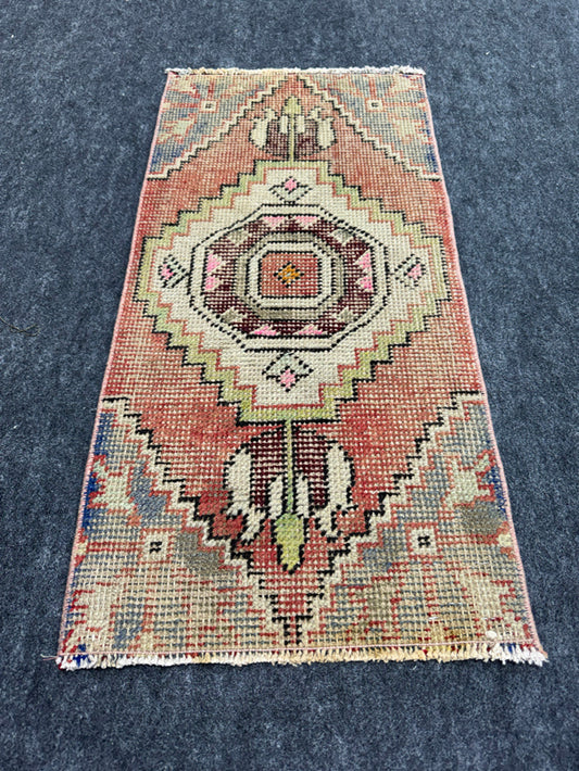 Turkish Yastik Rug  1'5" x  2'10" #24163