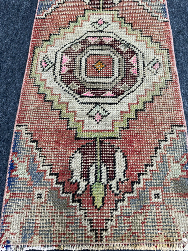 Turkish Yastik Rug  1'5" x  2'10" #24163