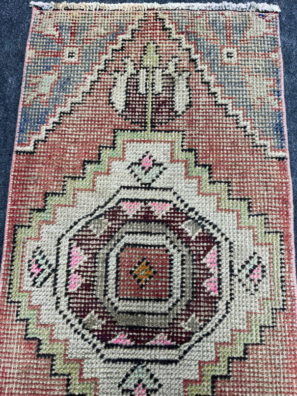 Turkish Yastik Rug  1'5" x  2'10" #24163