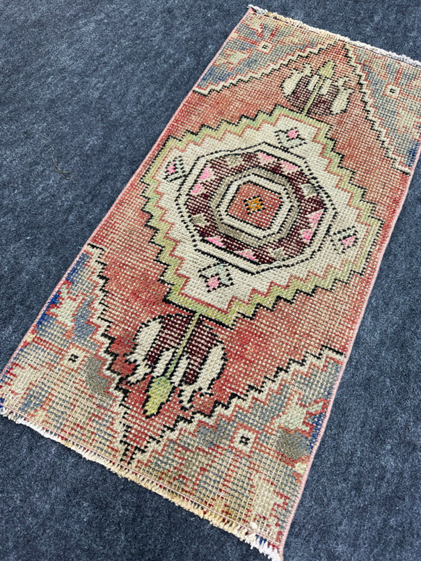 Turkish Yastik Rug  1'5" x  2'10" #24163