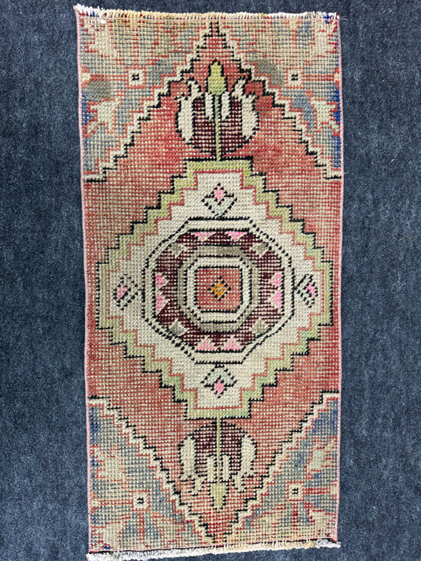 Turkish Yastik Rug  1'5" x  2'10" #24163