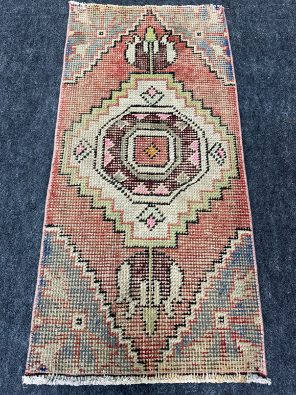 Turkish Yastik Rug  1'5" x  2'10" #24163