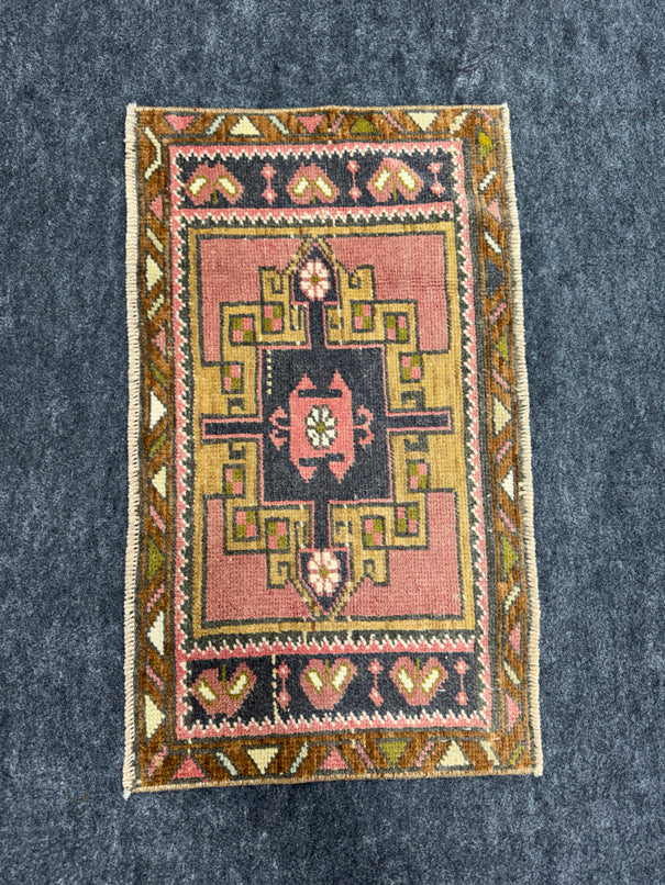Turkish Yastik Rug 1'4" x 2'4" #24135