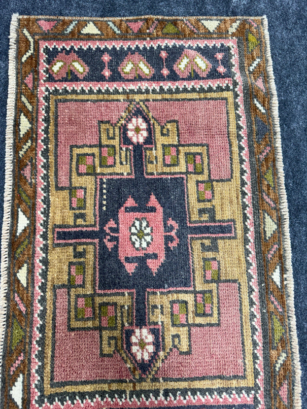 Turkish Yastik Rug 1'4" x 2'4" #24135