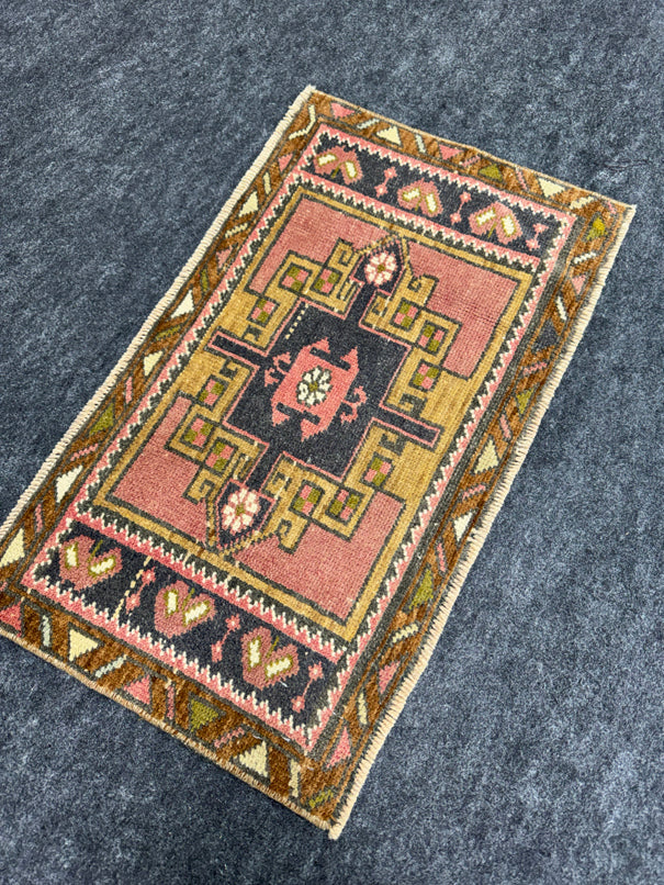 Turkish Yastik Rug 1'4" x 2'4" #24135