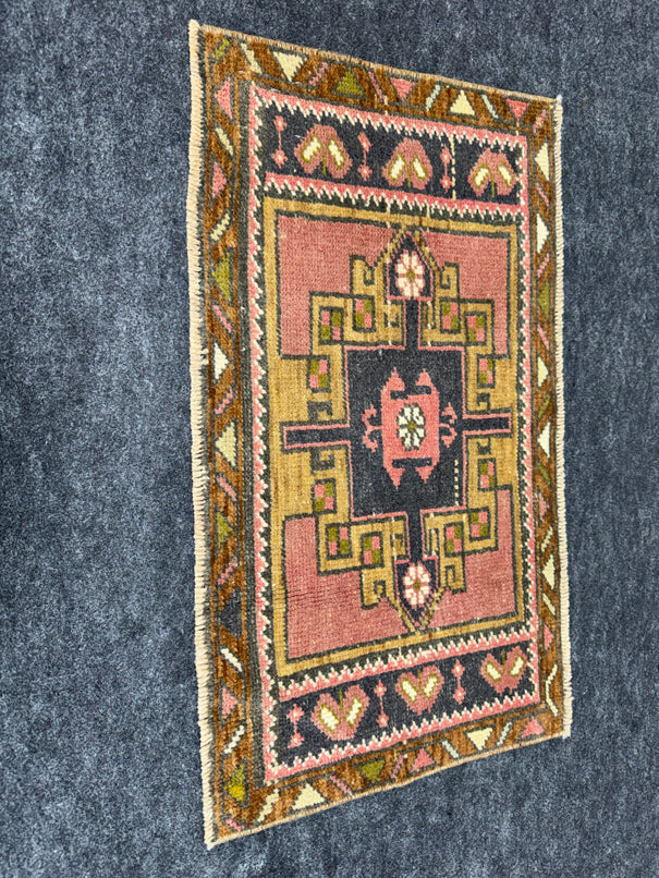 Turkish Yastik Rug 1'4" x 2'4" #24135