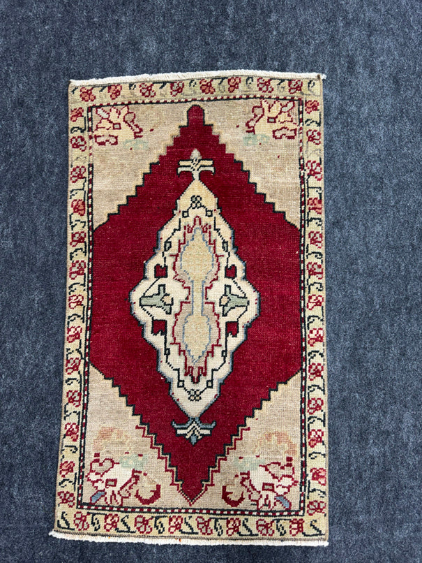 Turkish Yastik Rug 1'7" x 2'9" #24124