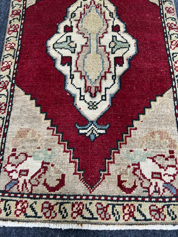 Turkish Yastik Rug 1'7" x 2'9" #24124