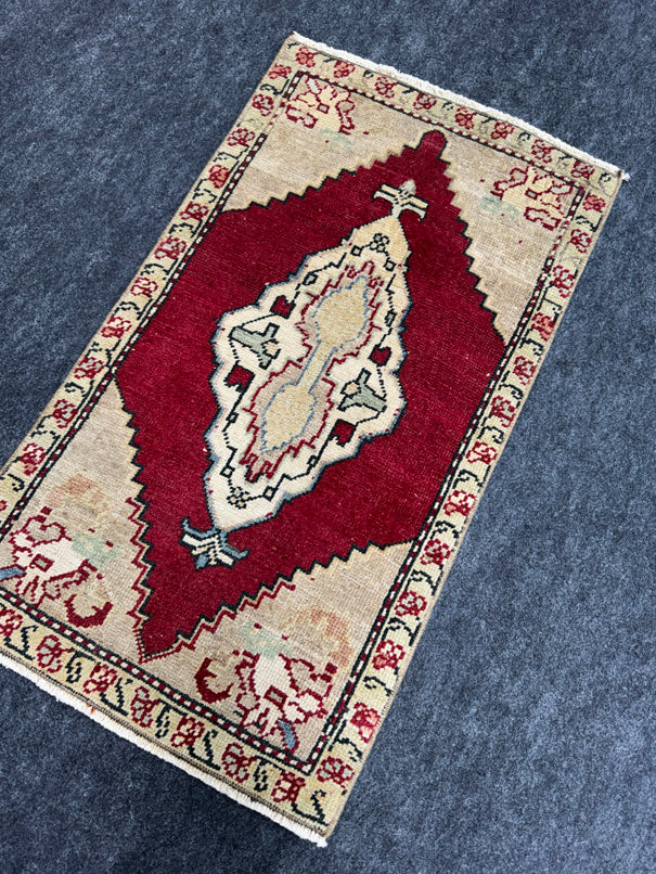 Turkish Yastik Rug 1'7" x 2'9" #24124