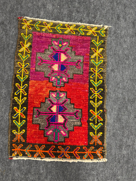 Turkish Yastik Rug  1'7" x  2'4" #24122