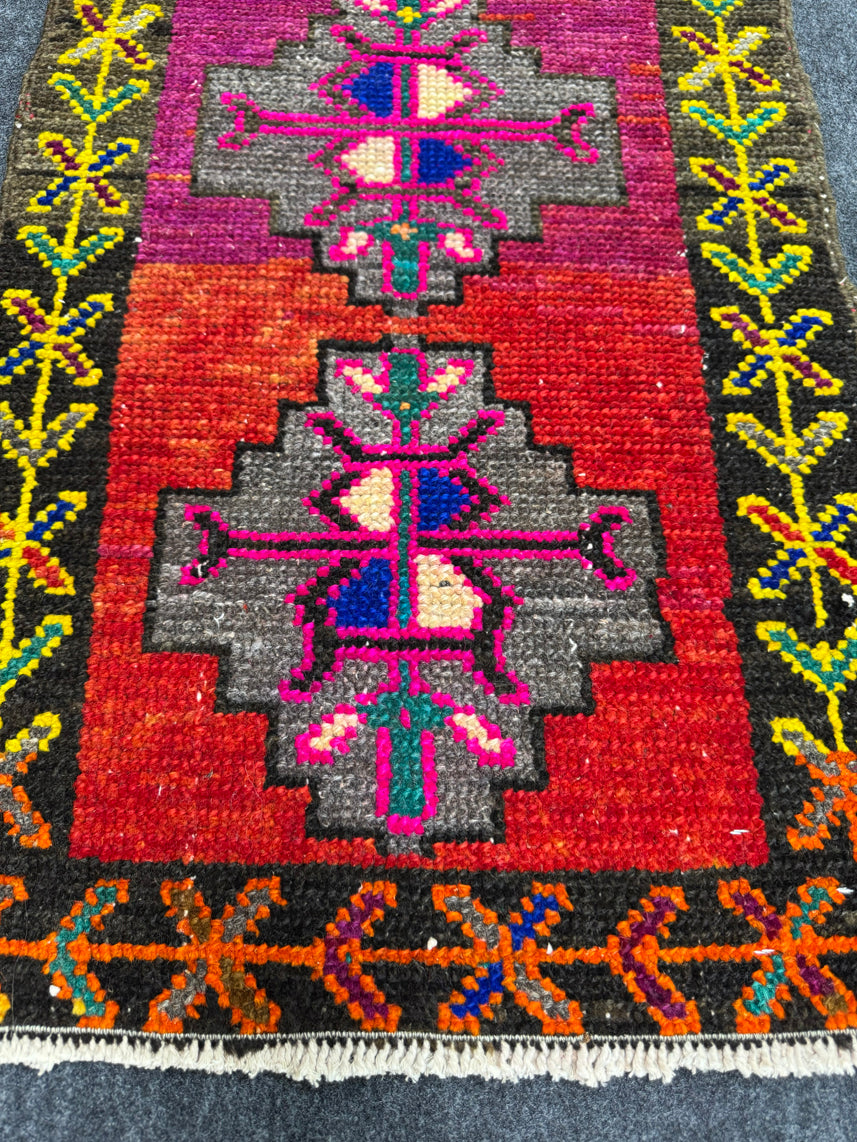 Turkish Yastik Rug  1'7" x  2'4" #24122