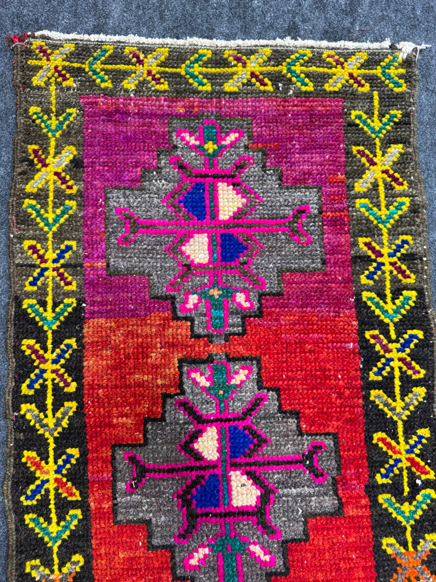 Turkish Yastik Rug  1'7" x  2'4" #24122