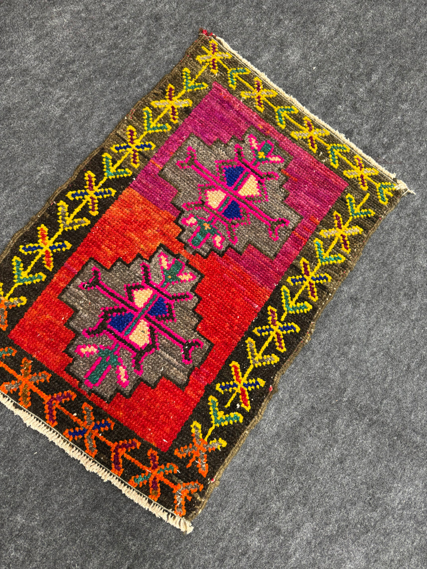 Turkish Yastik Rug  1'7" x  2'4" #24122