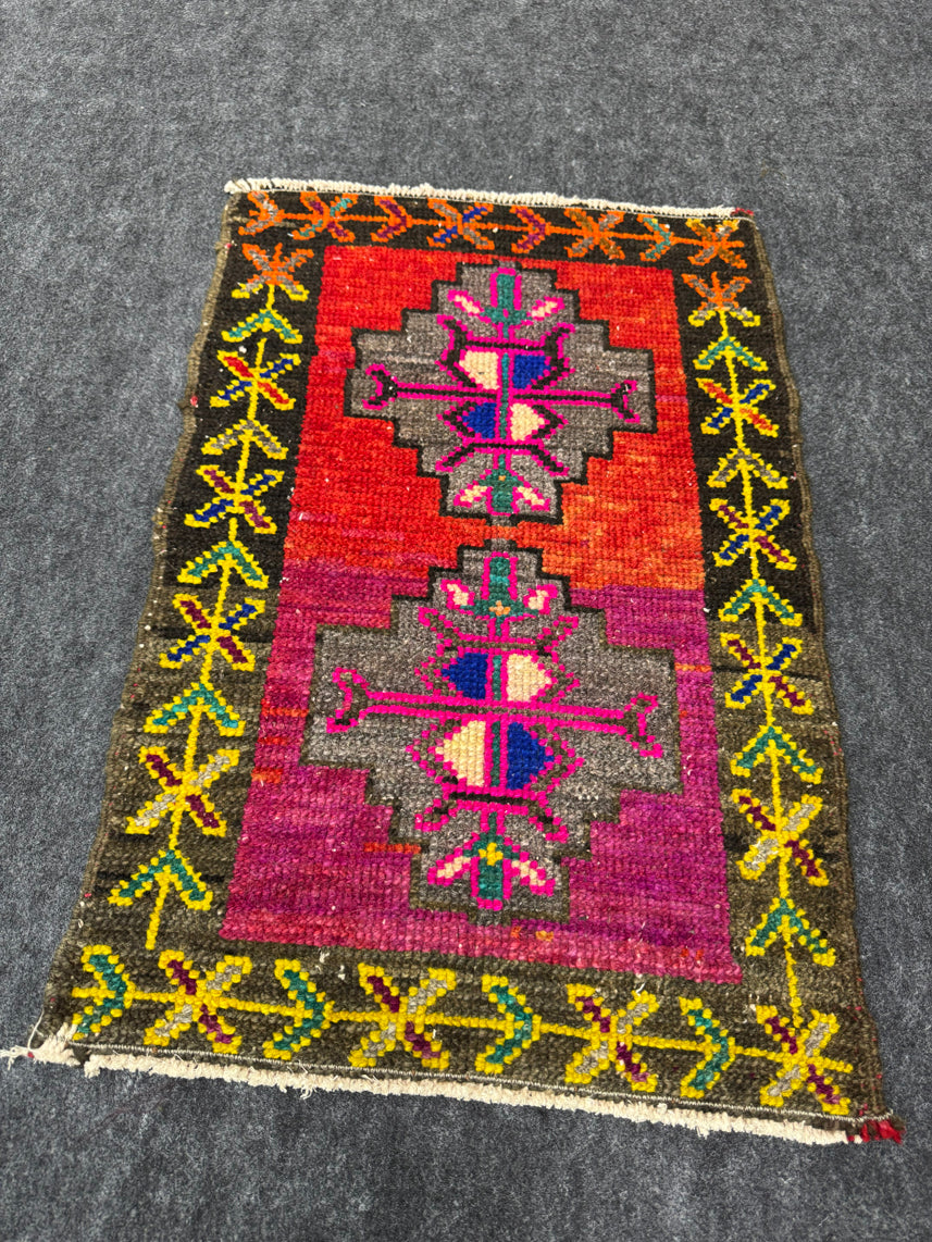 Turkish Yastik Rug  1'7" x  2'4" #24122