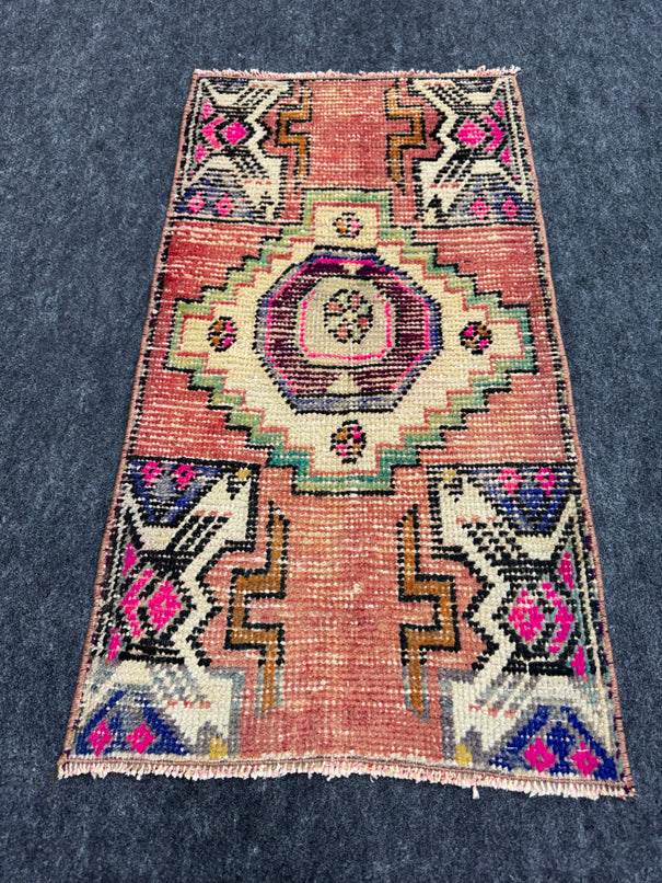Turkish Yastik Rug  1'6" x  2'9" #24114