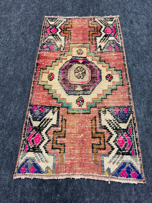 Turkish Yastik Rug  1'6" x  2'9" #24114