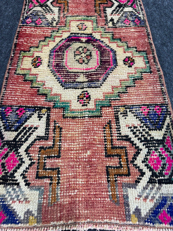 Turkish Yastik Rug  1'6" x  2'9" #24114