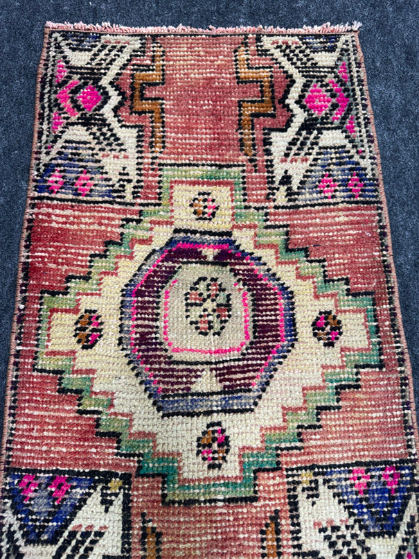 Turkish Yastik Rug  1'6" x  2'9" #24114