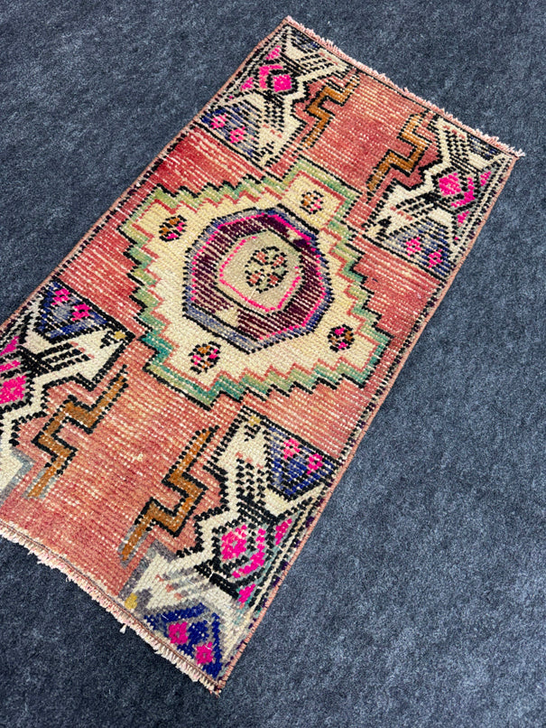 Turkish Yastik Rug  1'6" x  2'9" #24114