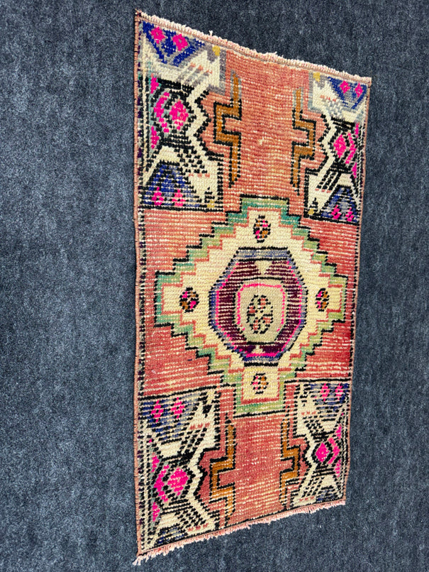 Turkish Yastik Rug  1'6" x  2'9" #24114