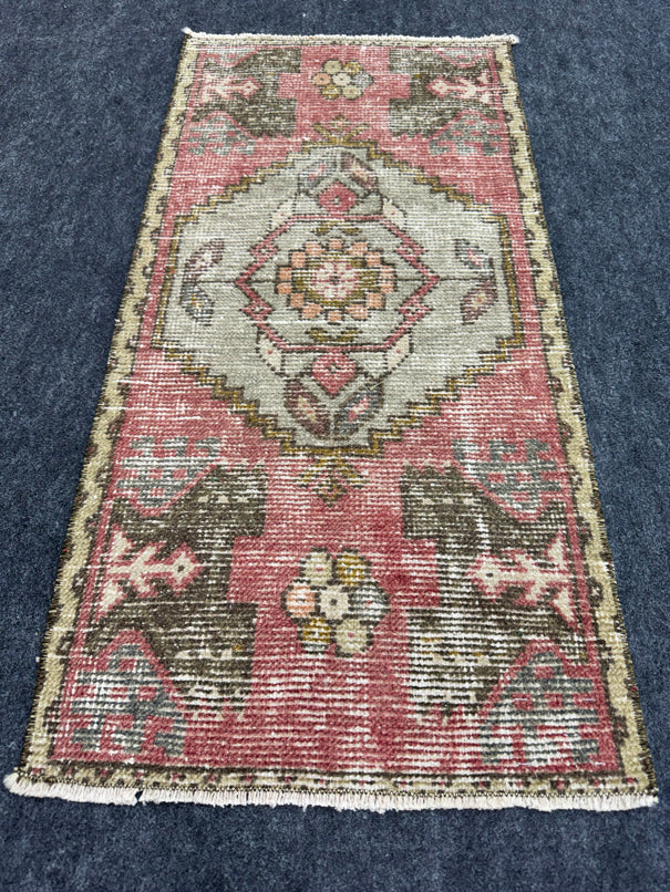 Turkish Yastik Rug  1'7" x  3'3" #24104