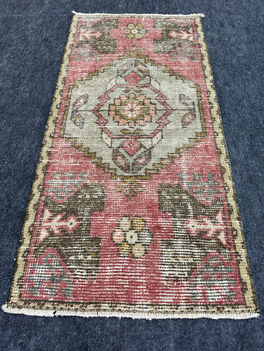 Turkish Yastik Rug  1'7" x  3'3" #24104