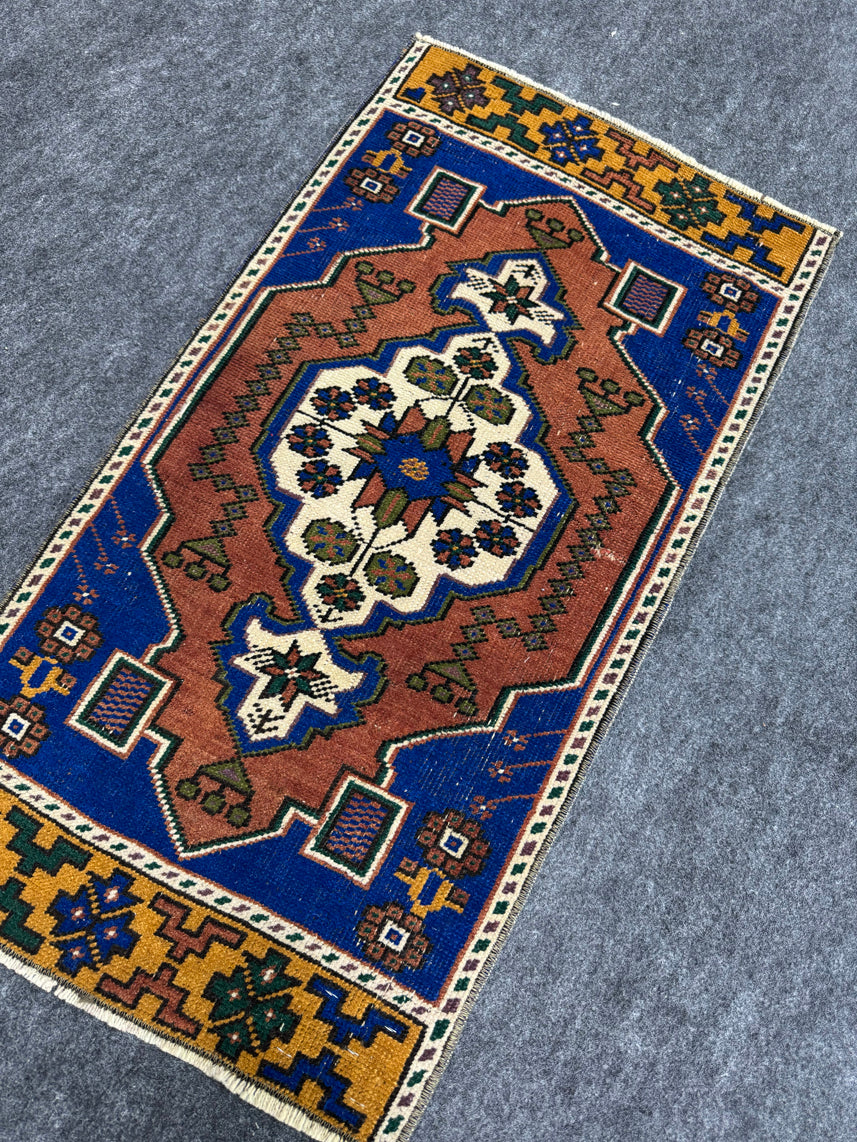 Turkish Yastik Rug 1'6" x 2'10" #24109