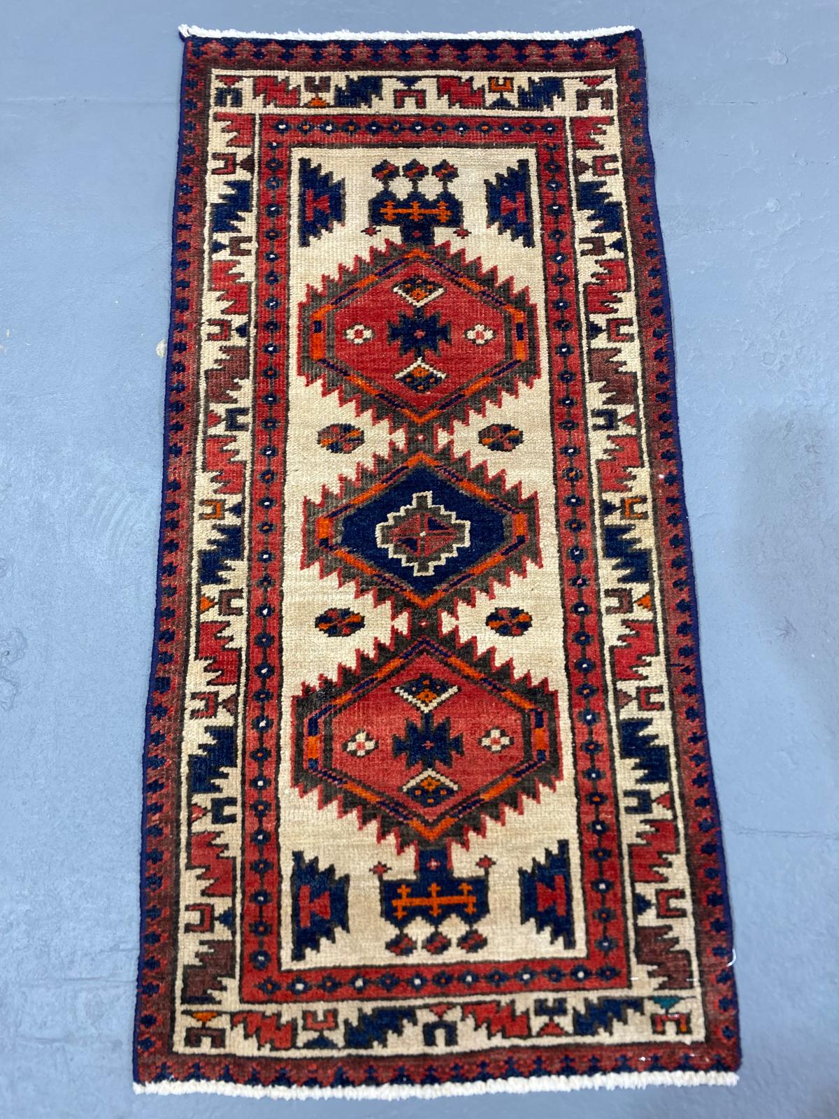 Oriental Handmade Vintage Rug 1'9" x 3'7" #21448