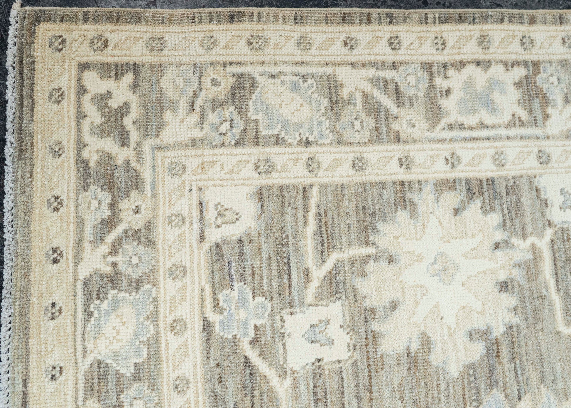 Oushak Rug 4'0" x 5'11" #22725