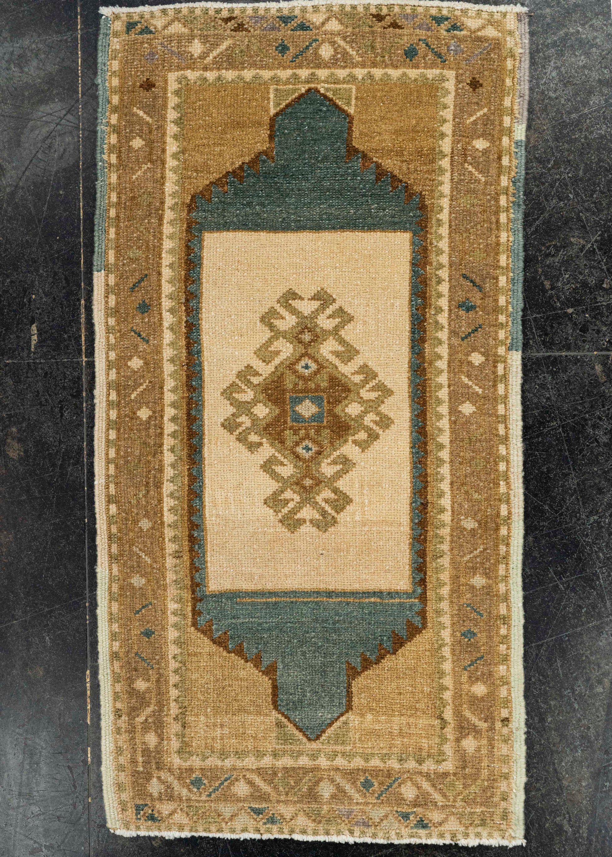Turkish Yastik Rug  1'8" x  3'3" #22519