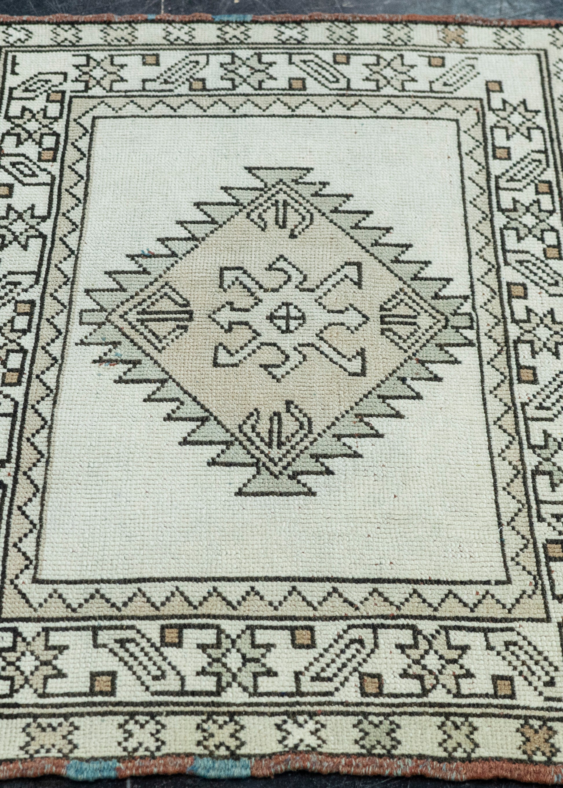 Turkish Vintage Rug  2'6" x 3'5" #20672